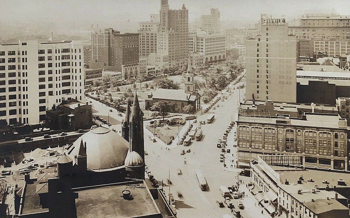 Between Peddie Memorial Baptist Church and the Firemen's Insurance Building
Postcard
