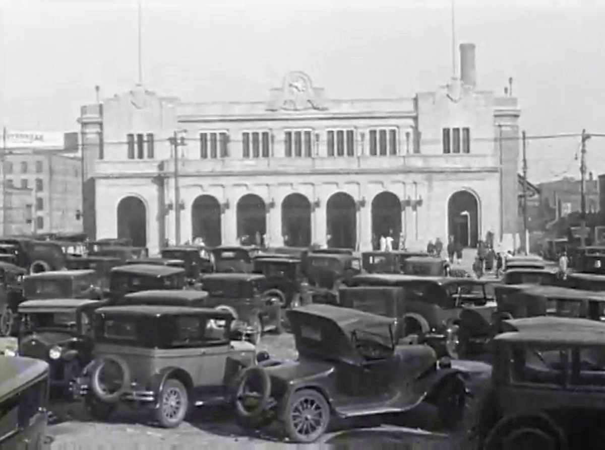 Photo from "Sightseeing in Newark, N. J. by John H. Dunnachie: 1926"
