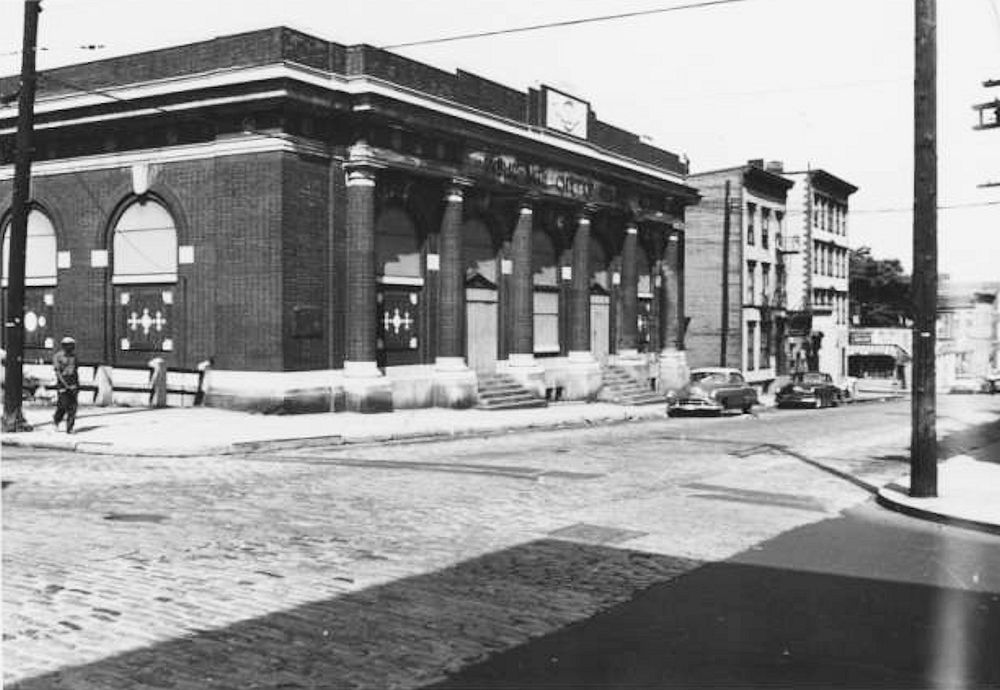 Copyright photo from the Samuel Berg Collection at the Newark Public Library.  To view the collection please visit their 
[url=https://cdm17229.contentdm.oclc.org/digital/collection/p17229coll6]web site[/url]. 
