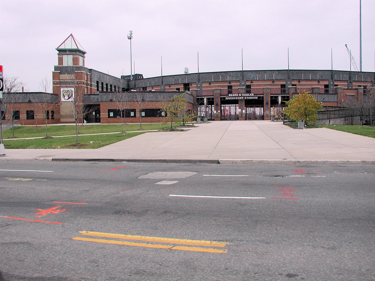 riverfrontstadium04.gif