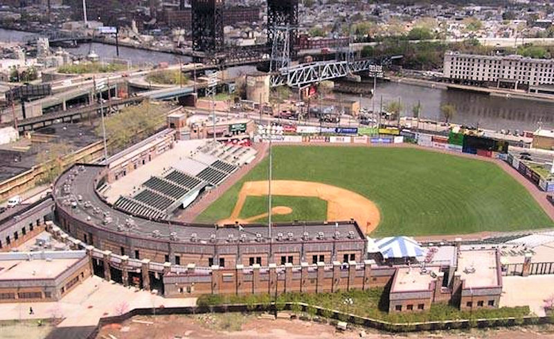 riverfrontstadium05.jpg