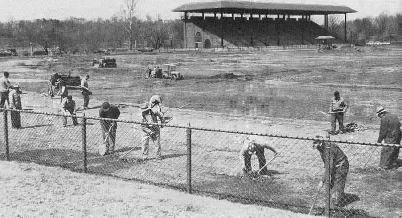Grandstand
Image from the Dec 16, 1942 Harness Horse magazine (defunct).
"Road Horse Association of NJ" (aka Gentleman's Driving Club).

Courtesy of Don Daniels
