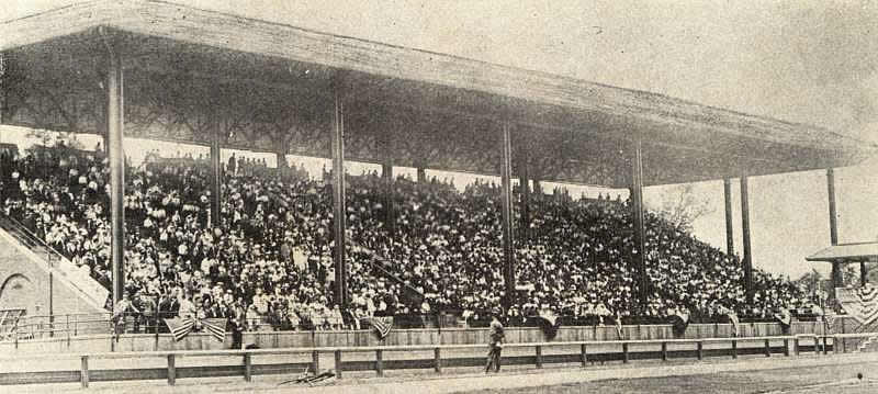 Grandstand
Image from the Dec 16, 1942 Harness Horse magazine (defunct).
"Road Horse Association of NJ" (aka Gentleman's Driving Club).

Courtesy of Don Daniels
